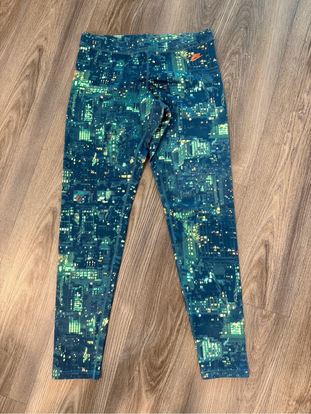 Nike women’s ' Green City-Print Leggings